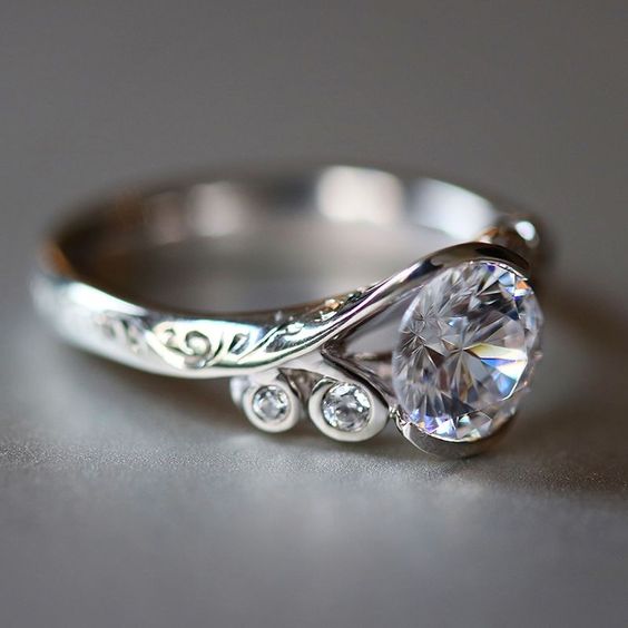 Johana® | Vintage Zirconia Silver Plated Ring