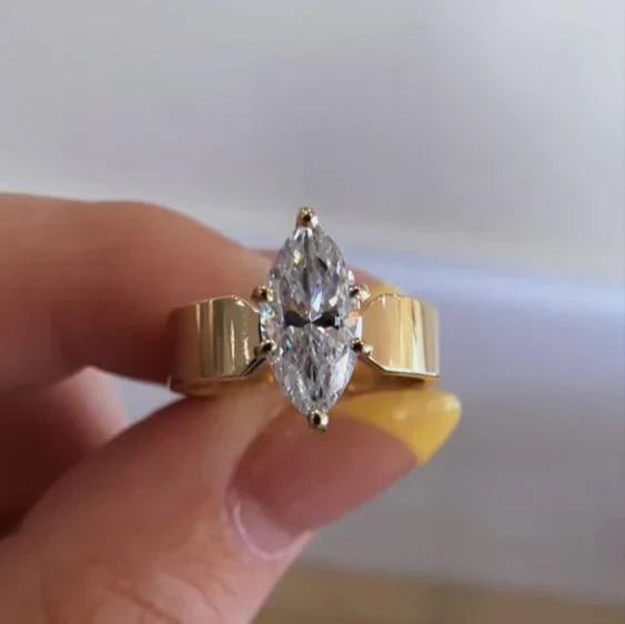 Paulina® | Vintage Crystaline Golden Ring