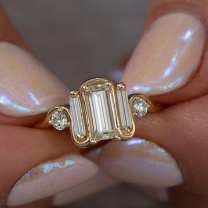 Margarita® | Vintage White Glass Gold Ring