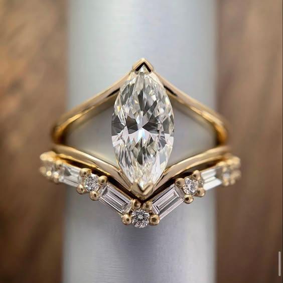 Mónica® | Vintage Crystaline Elegant Ring