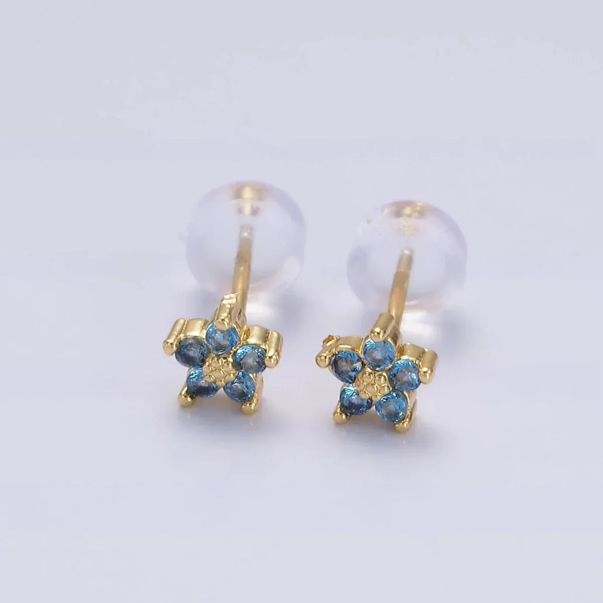Ágata® | Dainty Flower Stud Earrings