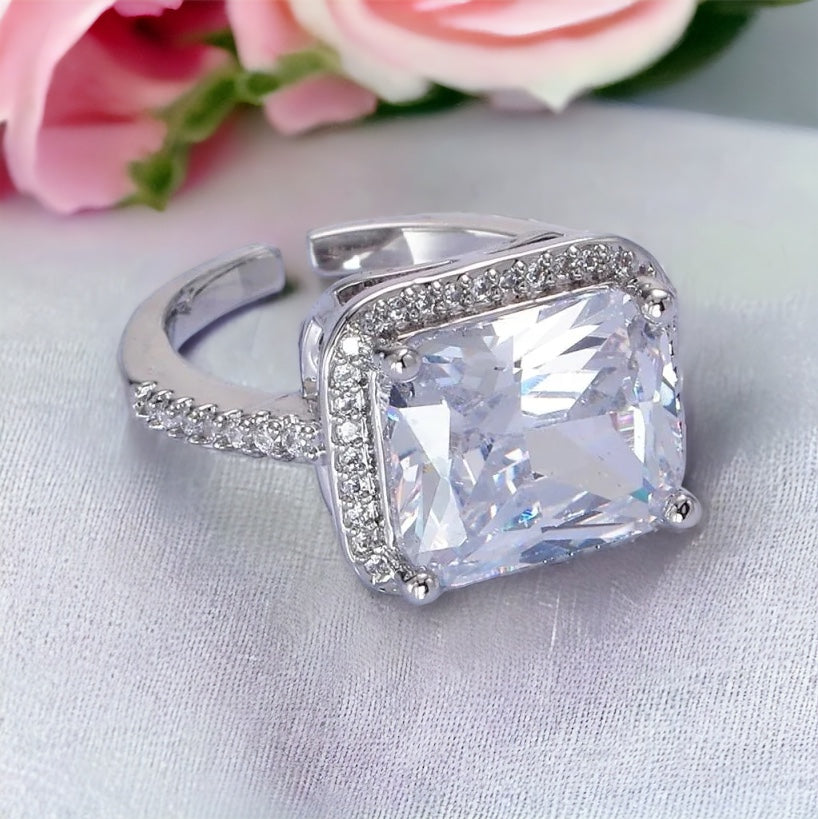 Nayeli® | Giulia WGF Solitaire Ring
