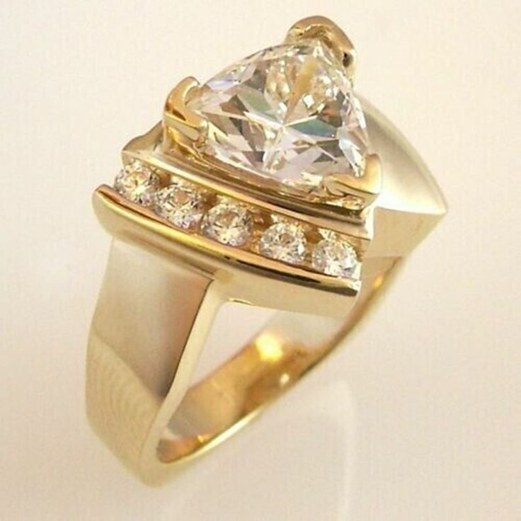 Leticia® | Vintage Diamond Golden Ring