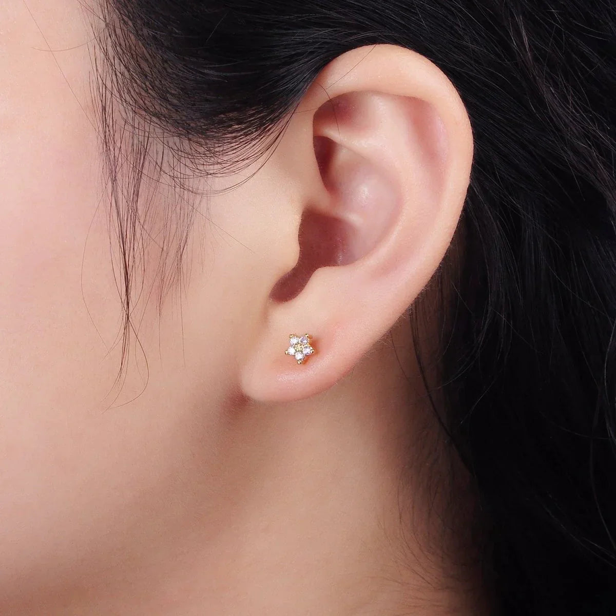 Ágata® | Dainty Flower Stud Earrings