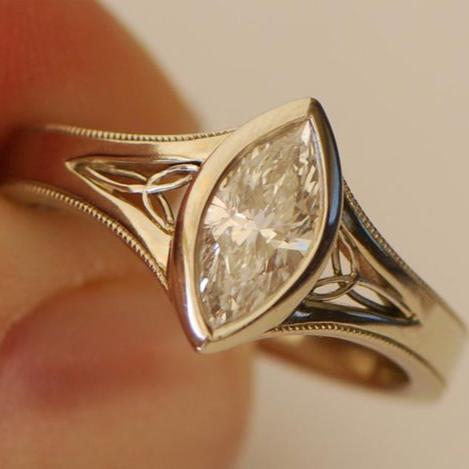 Gemma® | Vintage Oval White Crystal Gold Ring