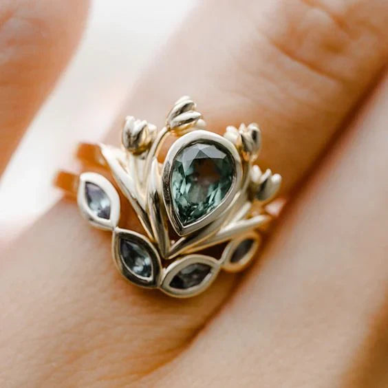 Laura® | Vintage Green Exotic Crystal Ring