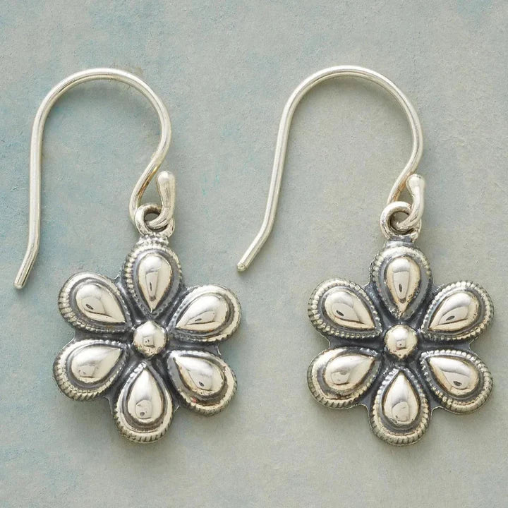 Carolina® | Vintage Silver Daisy Earrings