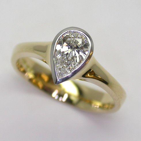 Maribel® | Vintage Drop Zirconia Gold Ring