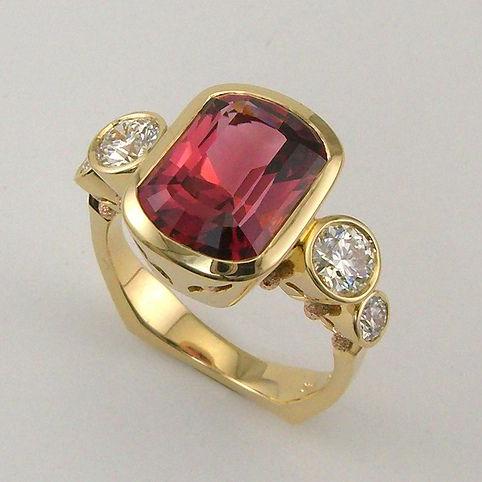 Julieta® | Vintage Red Glass Zirconia Gold Ring