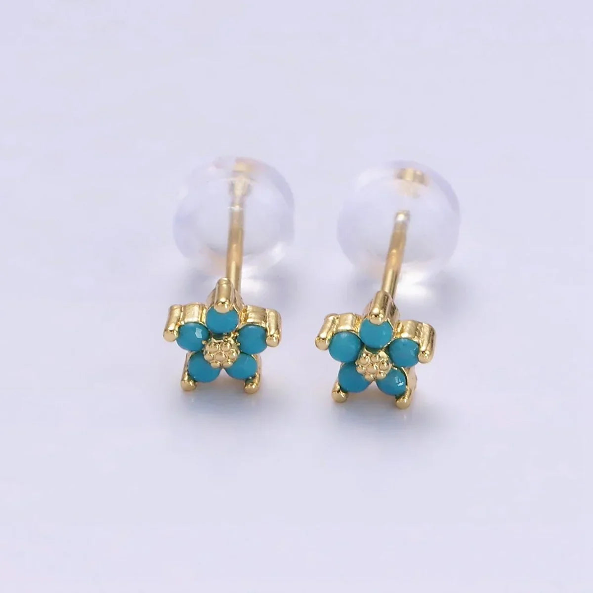 Ágata® | Dainty Flower Stud Earrings