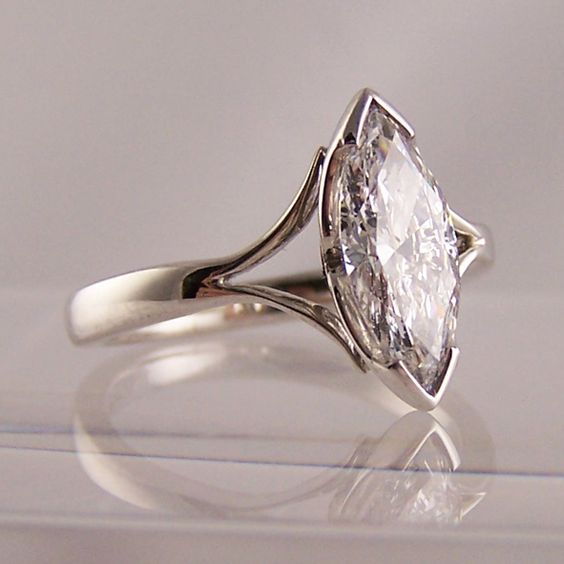 Ginevra® | Vintage Oval White Crystal Silver Ring