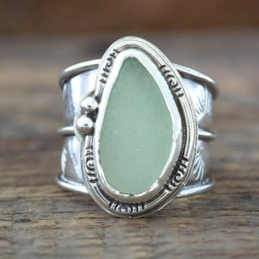 Milagros® | Vintage Green Inlaid Moonstone Ring