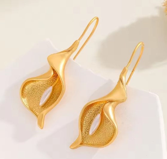 Charybdis® | Blooming Flower Gold Earrings