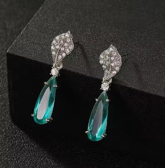 Zoe® | Elegant Water Drop Silver Earrings