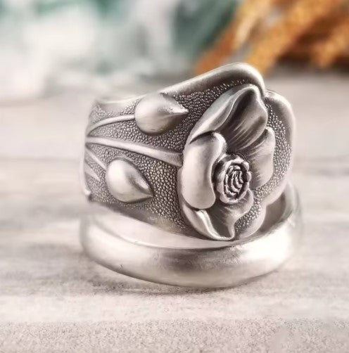 Dalia® | Vintage Silver Flower Adjustable Ring
