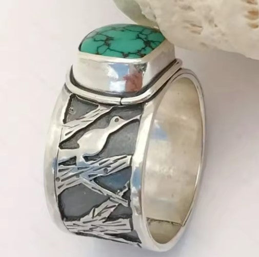 Katia® | Vintage Round Bird Green Stone Silver Ring