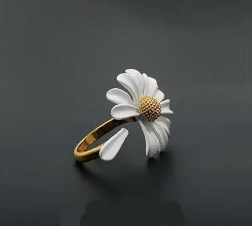 Carina® | Vintage Daisy Flower Elegant Adjustable Ring
