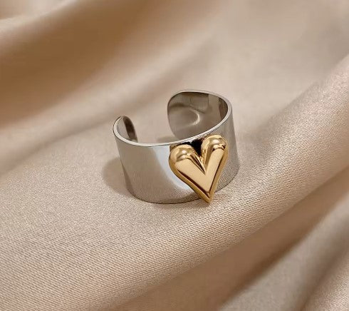 Minerva® | Vintage Heart Pattern Cuff Ring