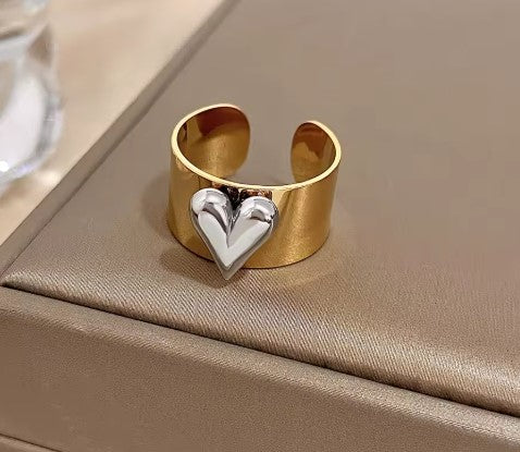 Melinoe® | Vintage Heart Pattern Cuff Gold Ring