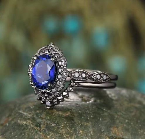 Waleska® | Vintage Round Inlaid Black Stones Ring