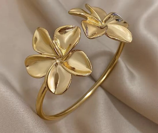 Onix® | Double Flower Cuff Gold Bracelet