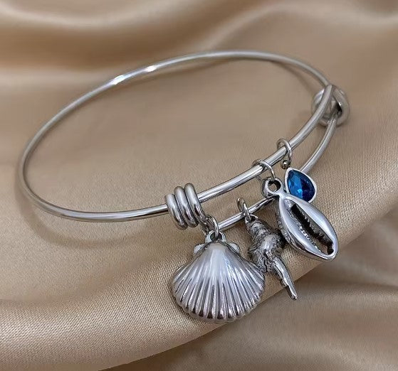 Petra® | Vintage Shell Charm Adjustable Silver Bracelet