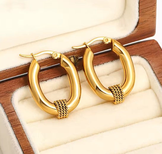 Elin® | Vintage Oval Hoop Gold Earring