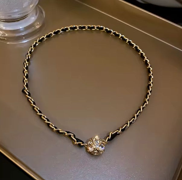 Alicia® | Vintage Style Winding Chain Inlaid Rhinestone Necklace