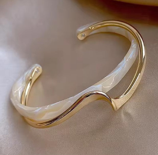 Natalia® | White Shellfish Bangles Bracelet