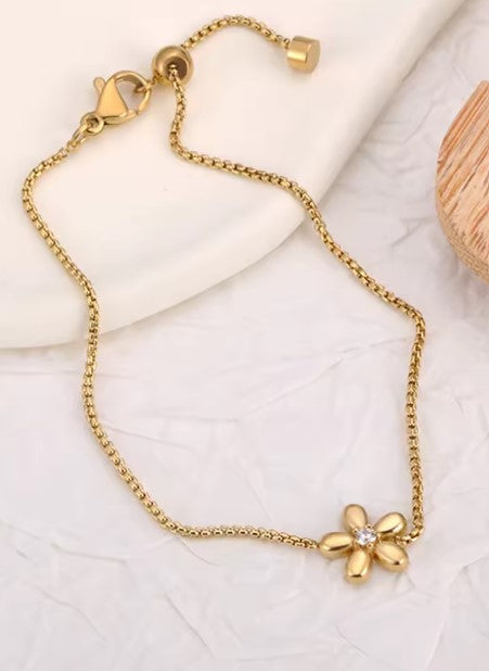 Romina® | Zirconia Flower Gold Bracelet