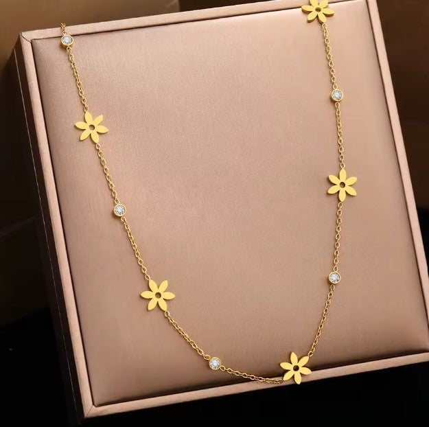 Eva® | Vintage Flowers Crystal Gold Necklace