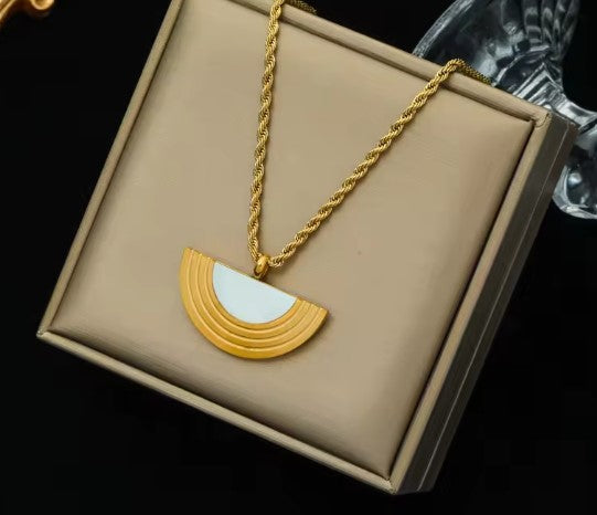 Noelia® | Vintage White Semicircle Gold Necklace