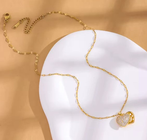 Linnea® | Vintage Inlaid Zircon Heart Gold Necklace