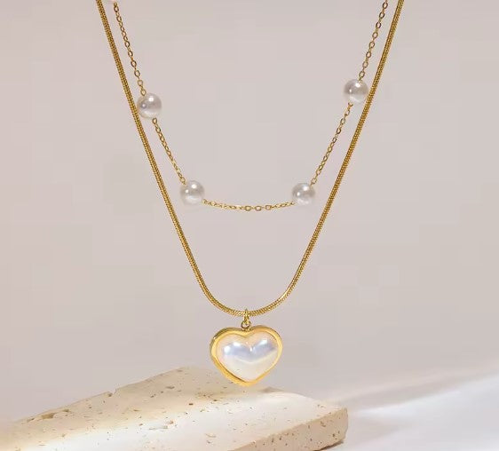 Mercedes® | White Pearl Heart Gold Necklace