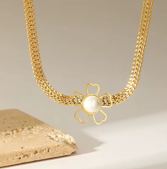 Acantha® | Vintage Large Flower White Pearl Necklace