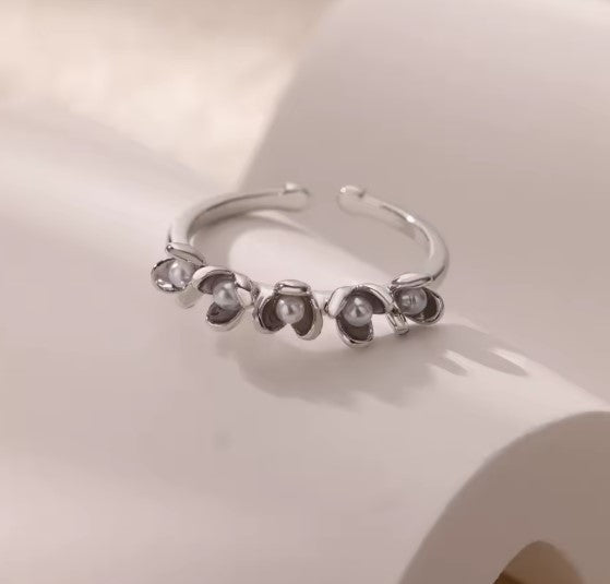 Vesper® | Tiny Multi Pearl Flowers Silver Ring