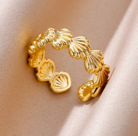 Rhiannon® | Sunshine Seashell Gold Ring