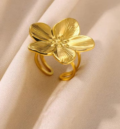 Celia® | Vintage Flower Gold Ring