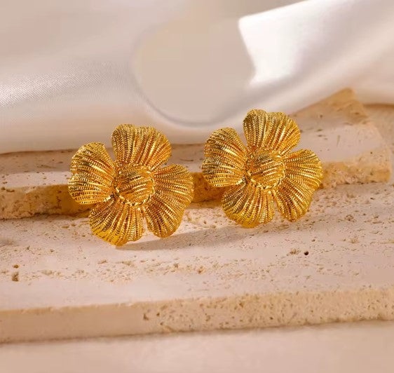 Carolina® | Vintage Flower Gold Earrings