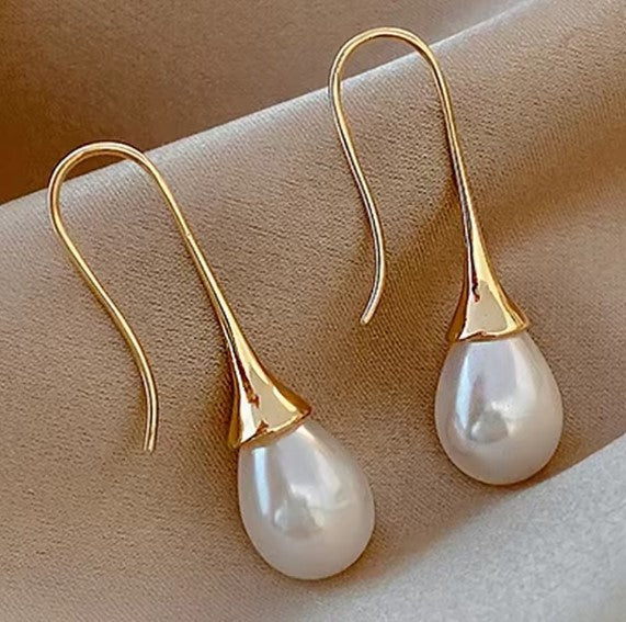 Ileana® | Vintage Water Drop Pearl Earrings