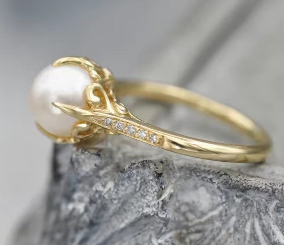 Mónica® | Exquisite Crystal Pearl Gold Ring