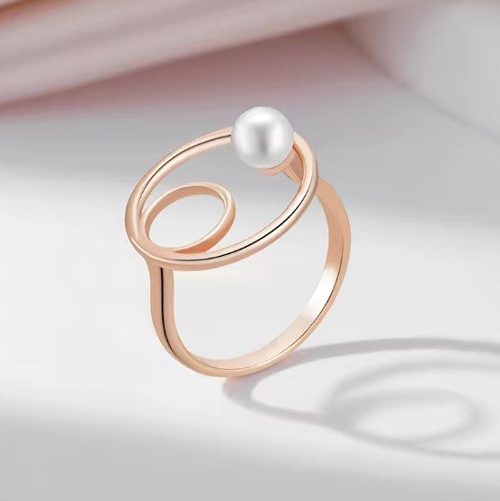 Laura® | Pearl Round Rose Gold Ring