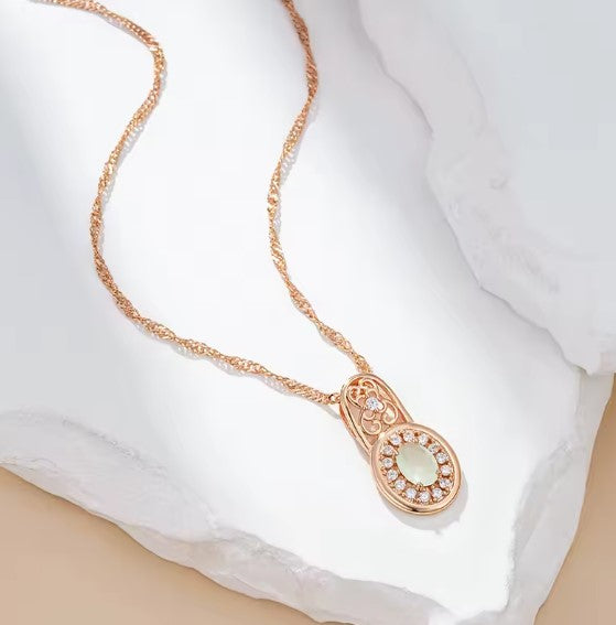Georgina® | Oval Cut Emerald Pendant Necklace