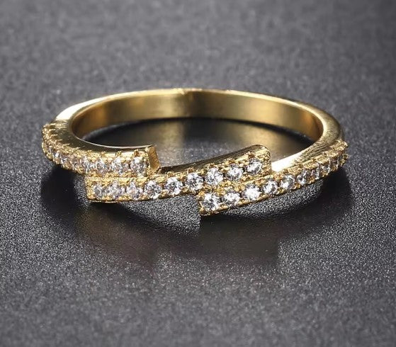 Alina® | Minimalist Zircon Crystal Ring