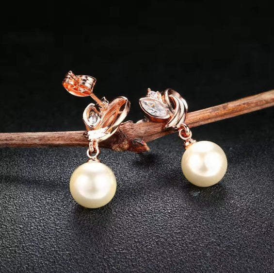 Nereida® | Vintage Pearl Rose Gold Crystal Earrings