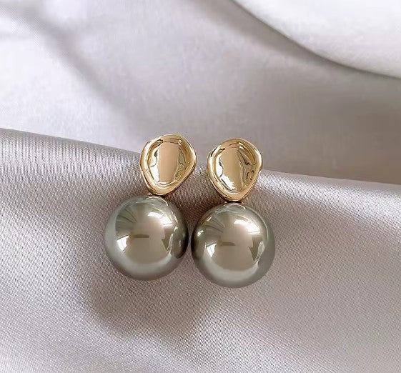 Artemisa® | Vintage Grey Pearl Earrings
