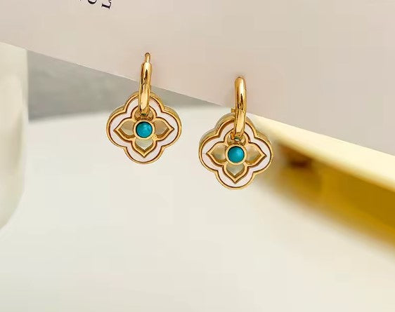 Juliette® | Classic Shell Flower Pendant Earrings