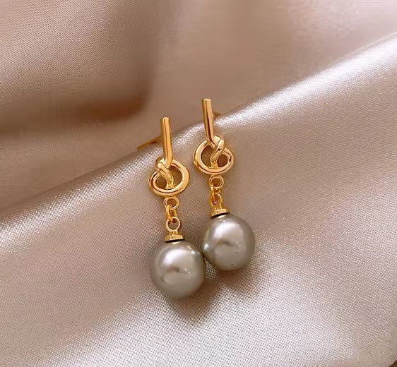 Milagros® | Luxury Knot Shape Grey Pearl Earrings