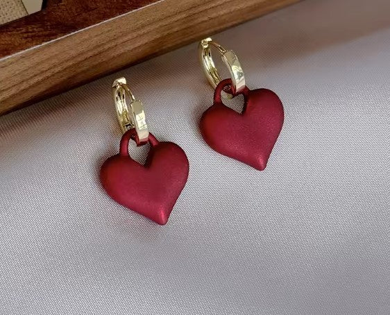 Paulina® | Wine Red Frosted Heart Earrings
