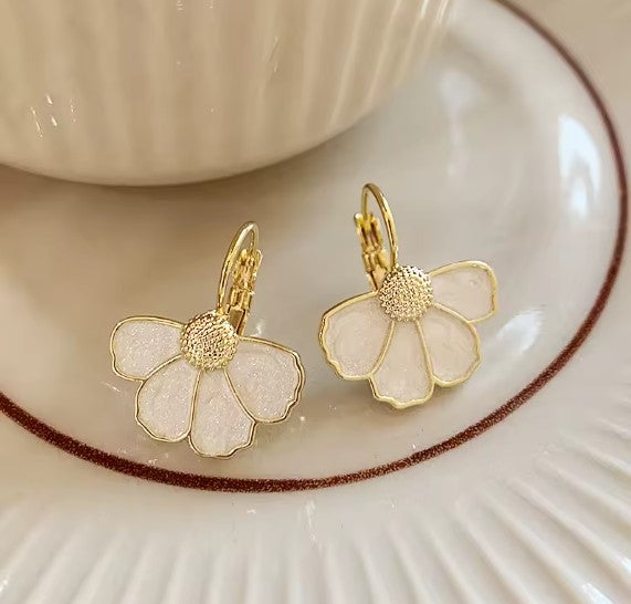 Ivanna® | Elegant White Petal Earrings